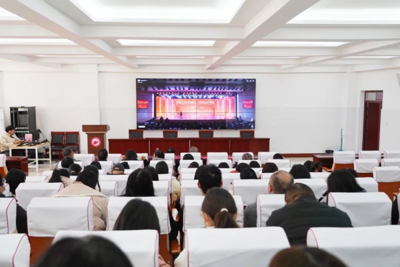 我校组织教职工观看教育家精神2025年巡回宣讲活