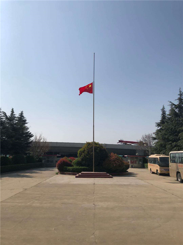 直播:国足vs沙特下半旗志哀  哀悼逝者 致敬英雄