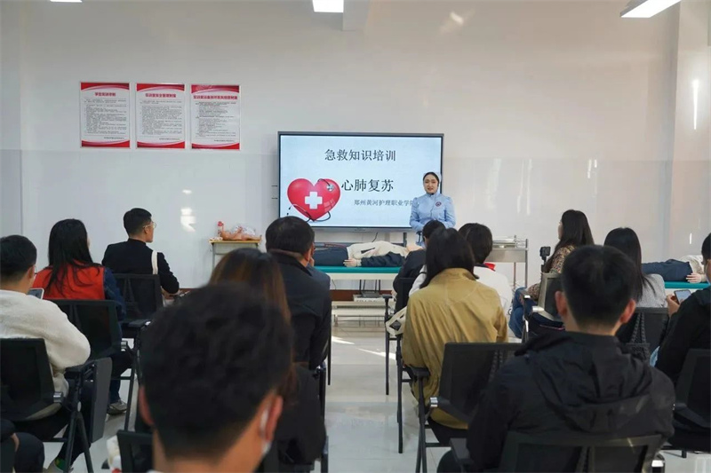我院为新密市归国留学生联谊会成员开展心肺复苏急救知识与技能培训