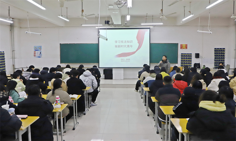 学院副院长杨晓燕上专题思政课