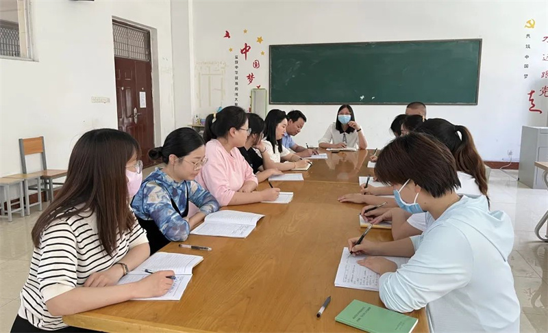 学院党委副书记蒋春梅深入基层开展专题调研